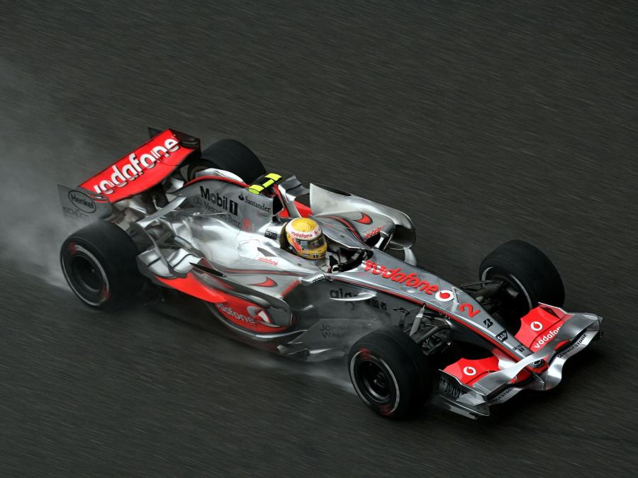  McLaren Mercedes-Benz MP4-22 2007 года  (фото 9 из 16)